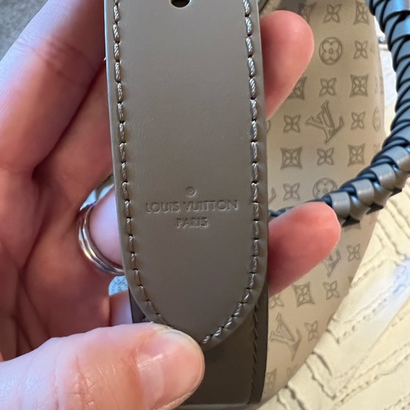 AUTHENTIC Louis Vuitton Beaubourg Hobo MM - Picture 6 of 12